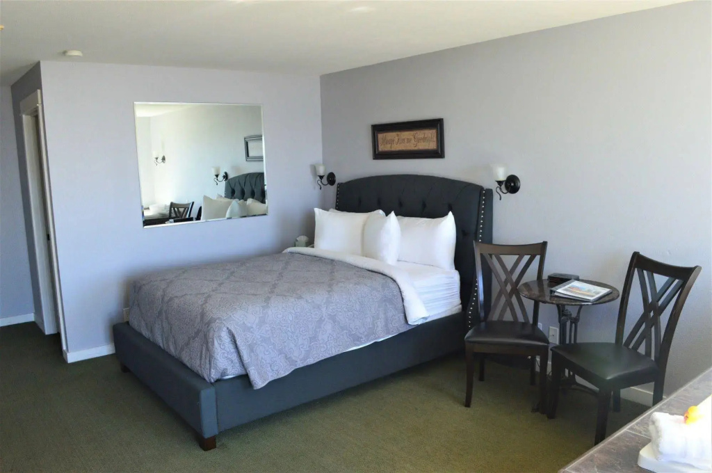 Starfish Manor Oceanfront Hotel