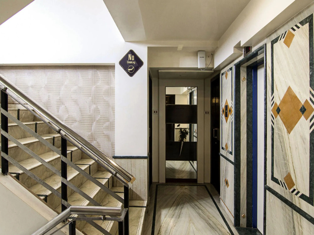 OYO Premium 091 Vile Parle East