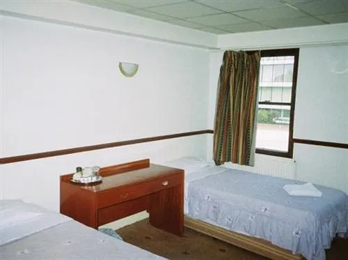 OYO VII Hotel & Indian Restaurant