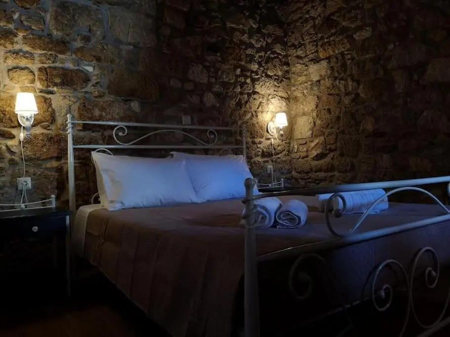 M&M STONE-Village House-Family-Vintage