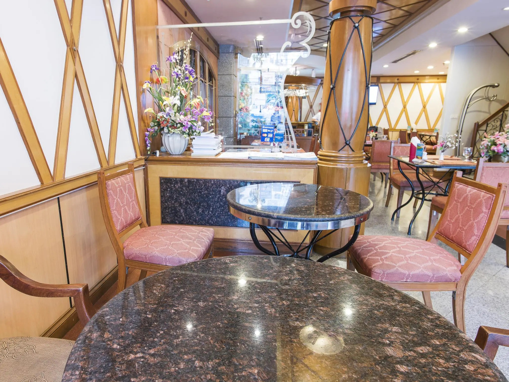 Majestic Suites Hotel