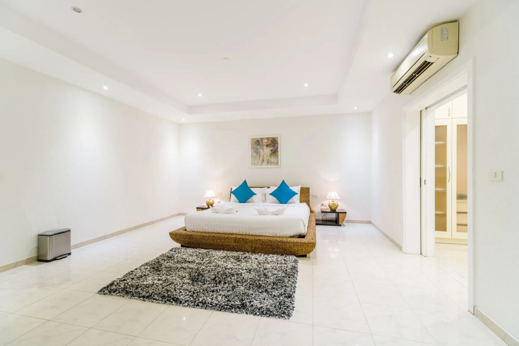 Pool Villa Pattaya H52