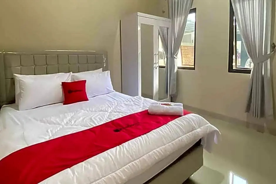 RedDoorz Syariah near Hajimena Lampung