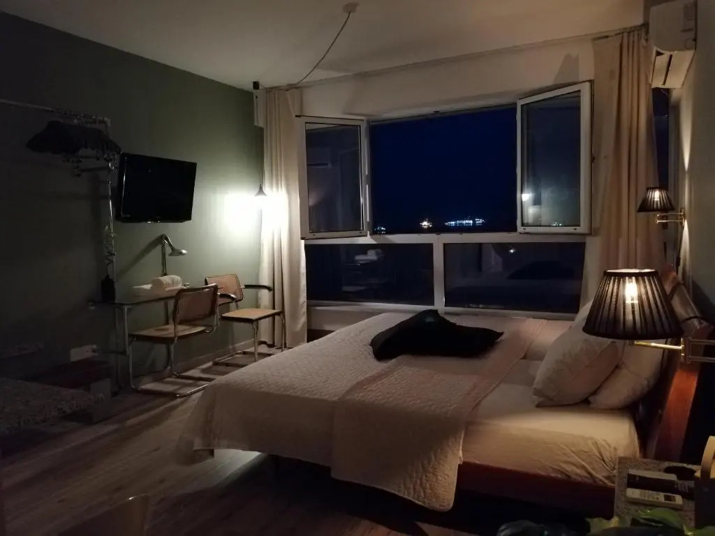 A City-center Seaview Penthouse at Oceanic