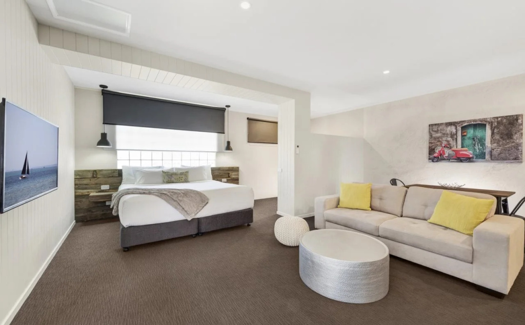 Moonlight Bay Apartments
