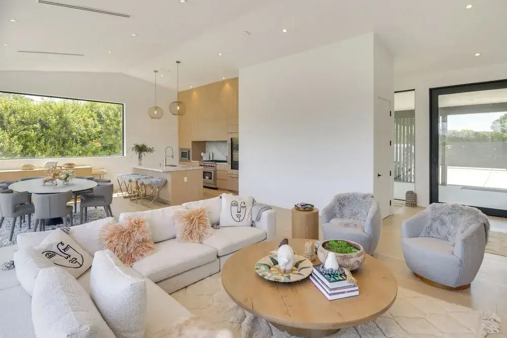 1 Mi to Point Dume: Mtn-view Escape w/ Patio!