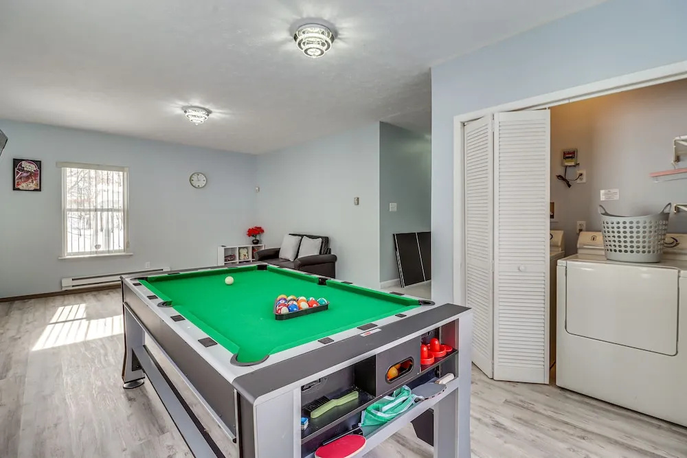 Long Pond Home w/ Private Hot Tub & Game Room