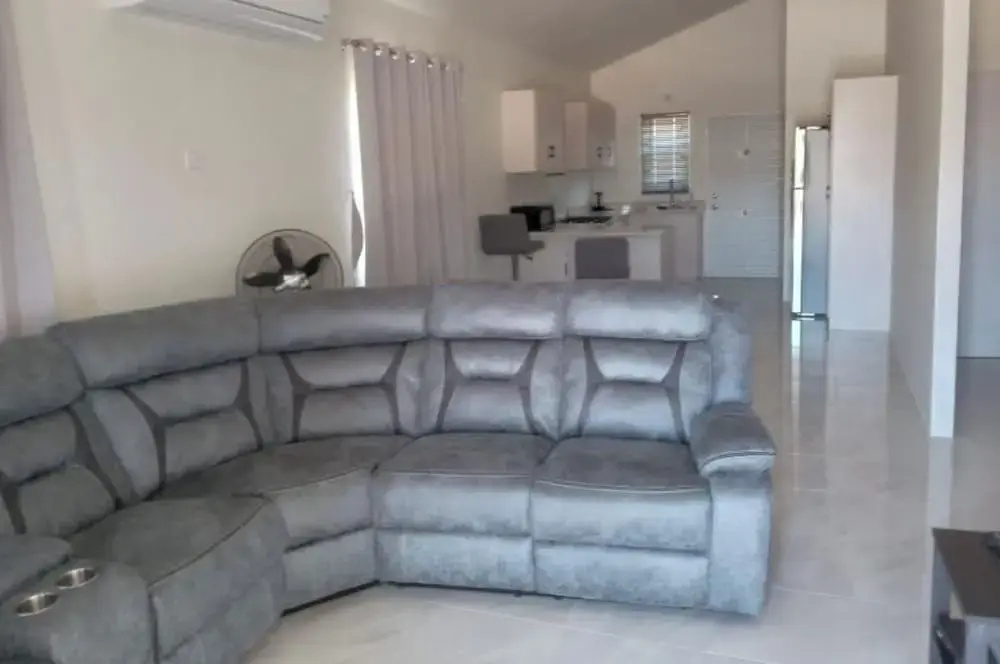 Beach-view 2 Bed Apartment Sleeps 4 - Free Parking