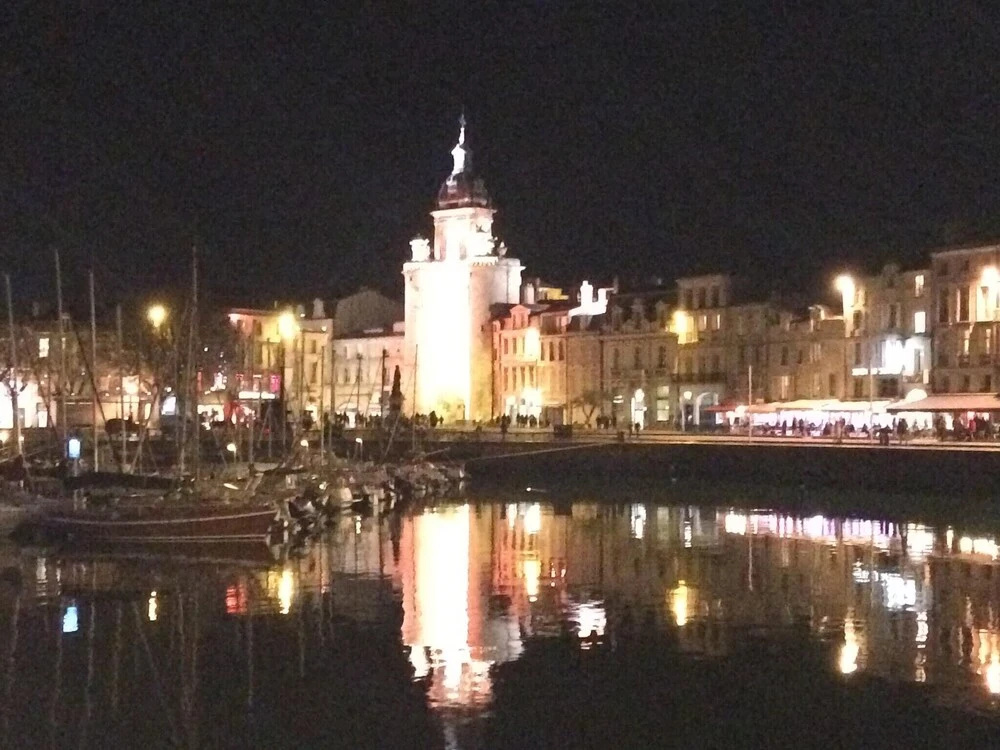 Apartment With one Bedroom in La Rochelle, With Wonderful City View, Furnished Balcony and Wifi - 3 km From the Beach