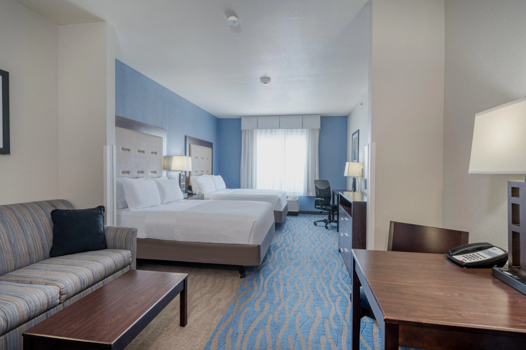 Holiday Inn Express and Suites Edwardsville by IHG