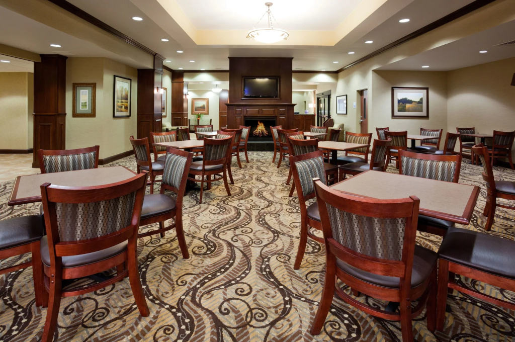 Holiday Inn Express & Suites - Mason City by IHG