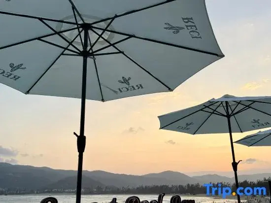 Half Ocean Half Mountain Hotel(Haitang Bay Wuzhizhou Island Store)