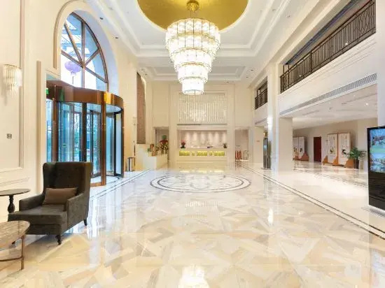 Xianhua Sandalwood Lakeside Hotel