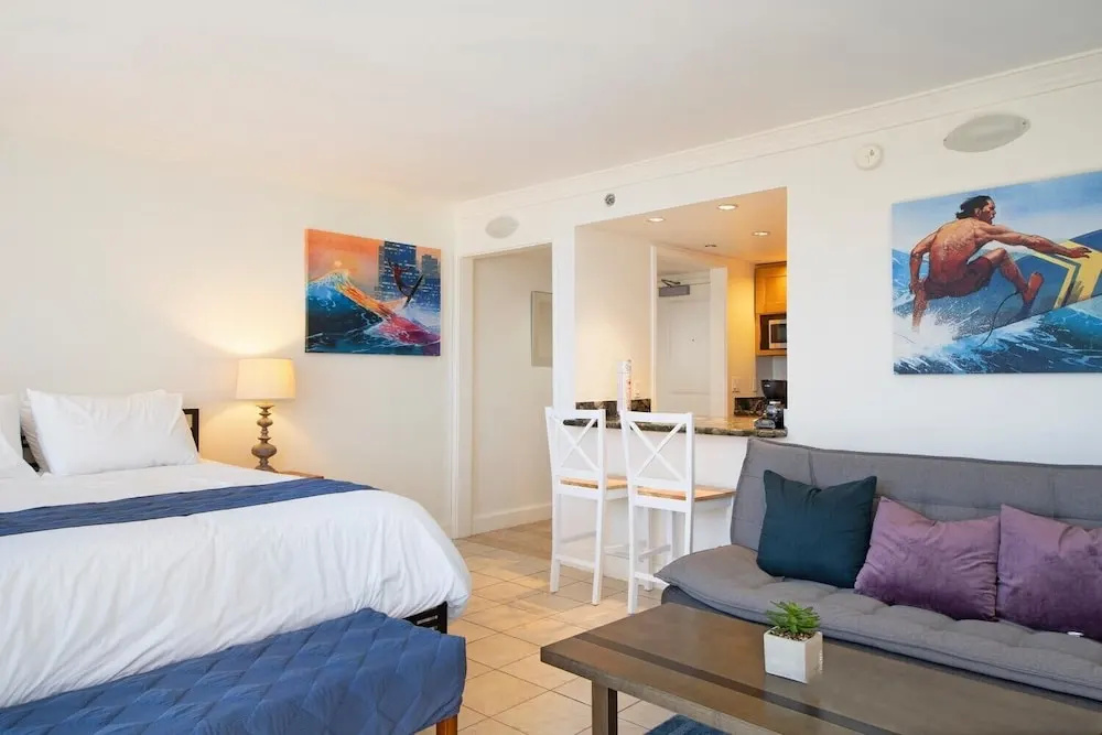 Modern Elegant Studio with ocean View...royal Gardens