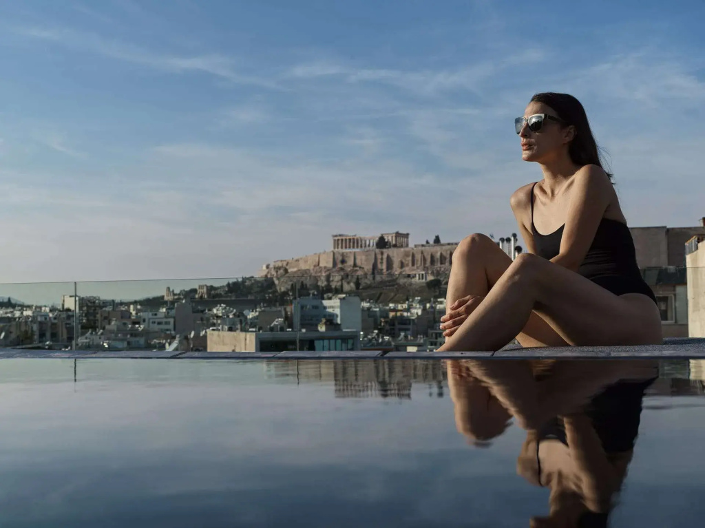Monastik Living in Athina