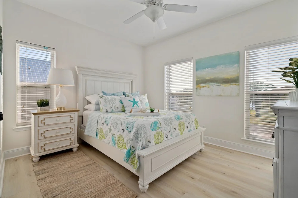 Dauphin Pearl - Boat And Pet Friendly! Fish, Swim, Enjoy Family Time On The Beach Or On The Water. 5 Bedroom Home by RedAwning