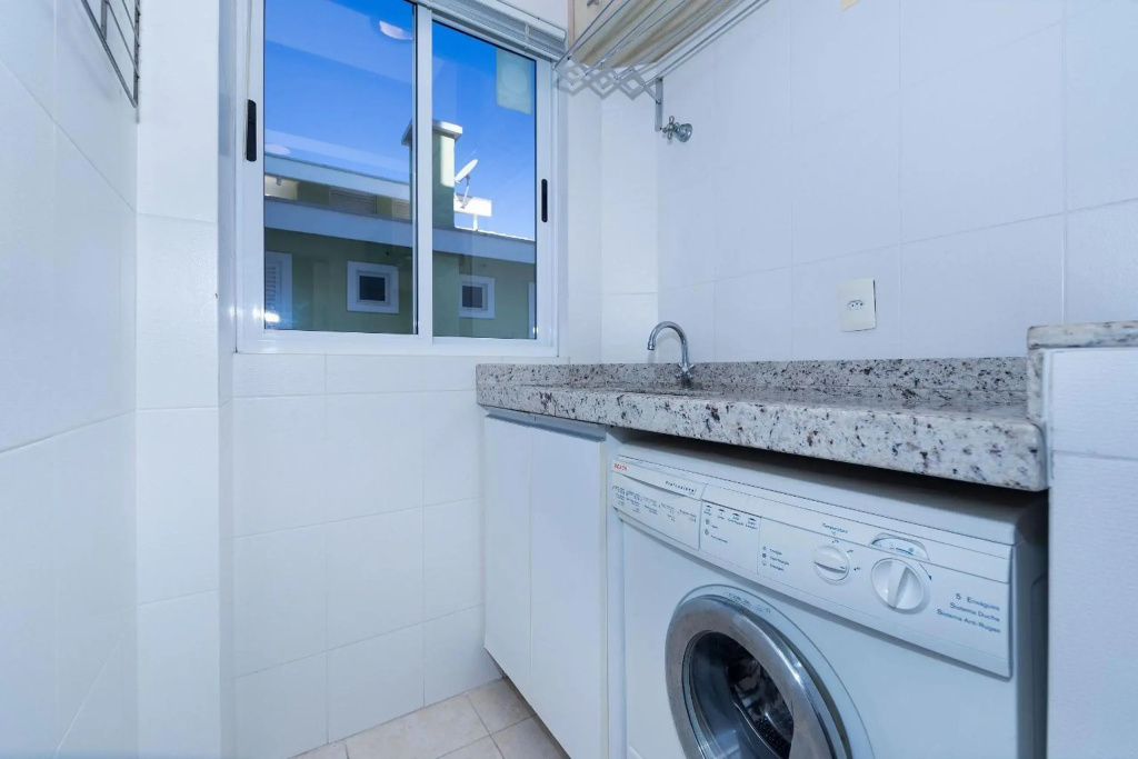 Porto Canoas 203 - Aconchegante apartamento em Bombas - Acomoda 4 pessoas - À poucos metros da praia