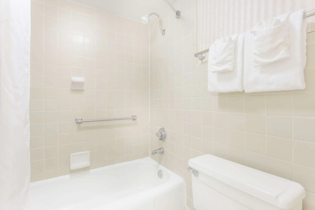 Days Inn by Wyndham Cedar Falls- University Plaza