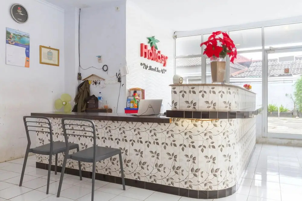 RedDoorz Plus near Pantai Barat