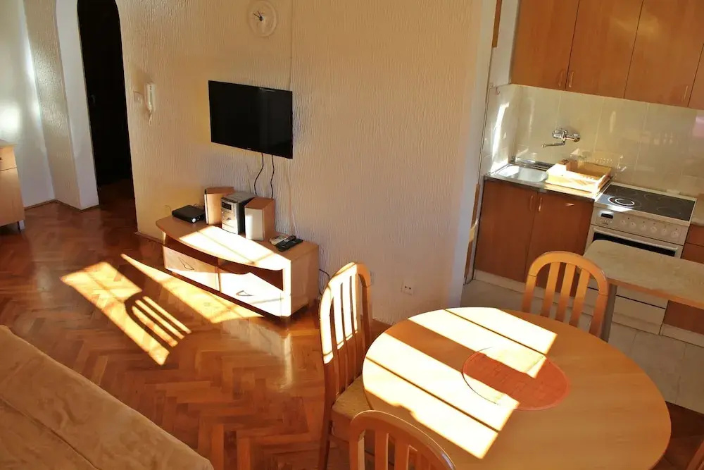 Sunny Family Apartment