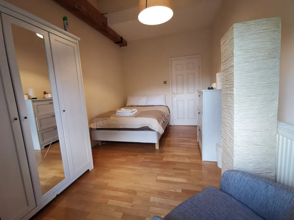 Princess Park Manor Shared Luxury Apartment