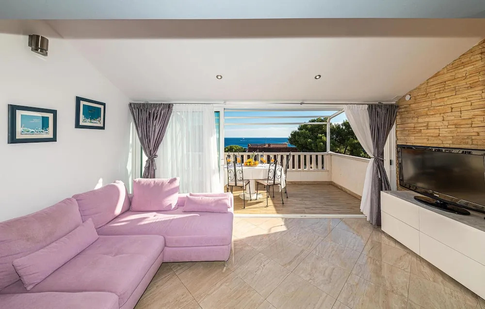 Gorgeous Home In Zecevo Rogoznicko