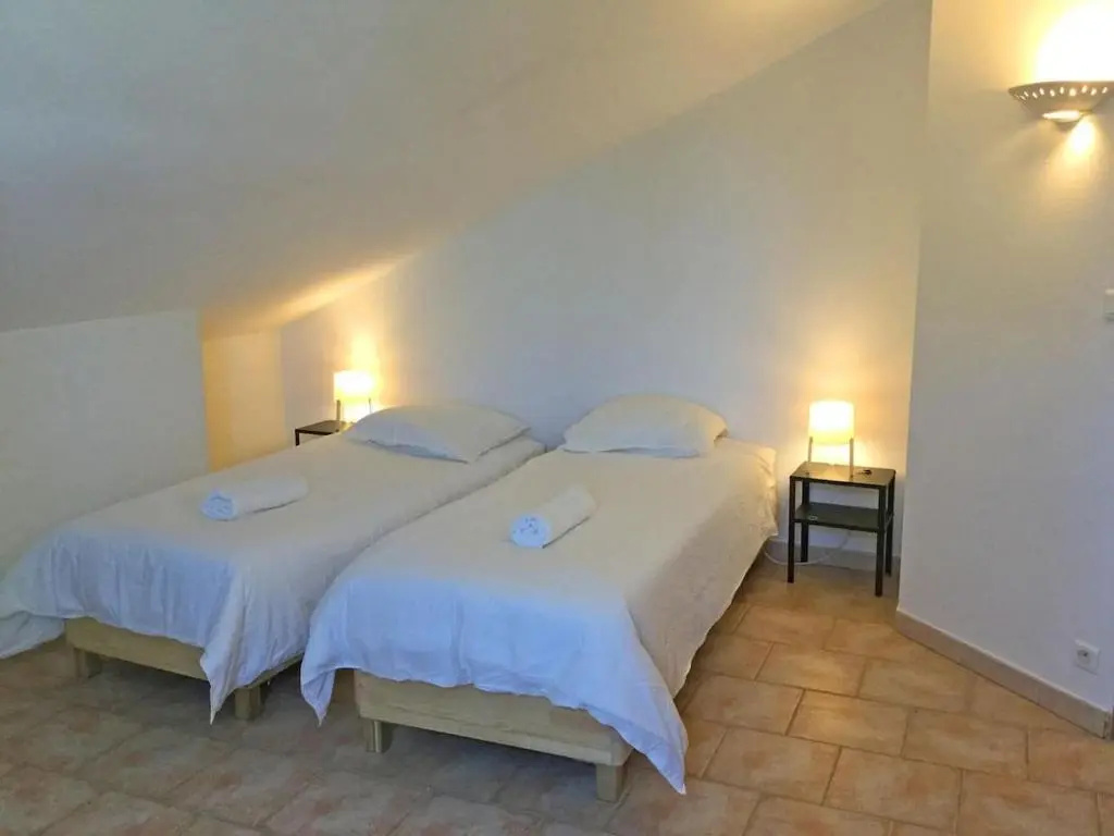 Grande Maison Familiale Avec Piscine Privée Et Climatisation, 10 Personnes, Très Grand Jardin, Située Aux Vignères, Proche de L'Isle Sur la Sorgue - Ls2-338 Gaugalino