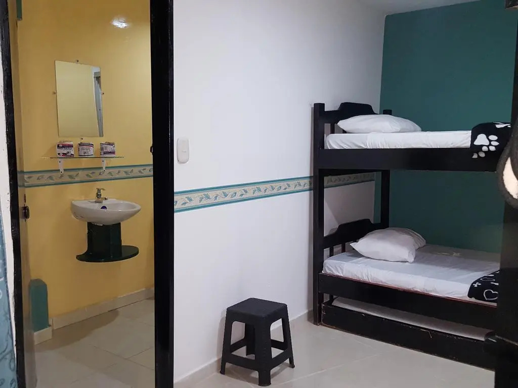 Hostal y Camping Los Girasoles