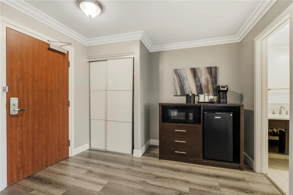 Best Western Plus LA Mid-Town Hotel