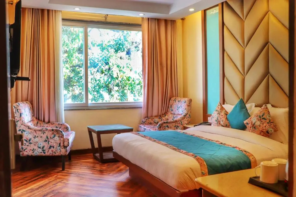 The Kenilworth Mussoorie by Stotrak On Mall Road with On-site Parking