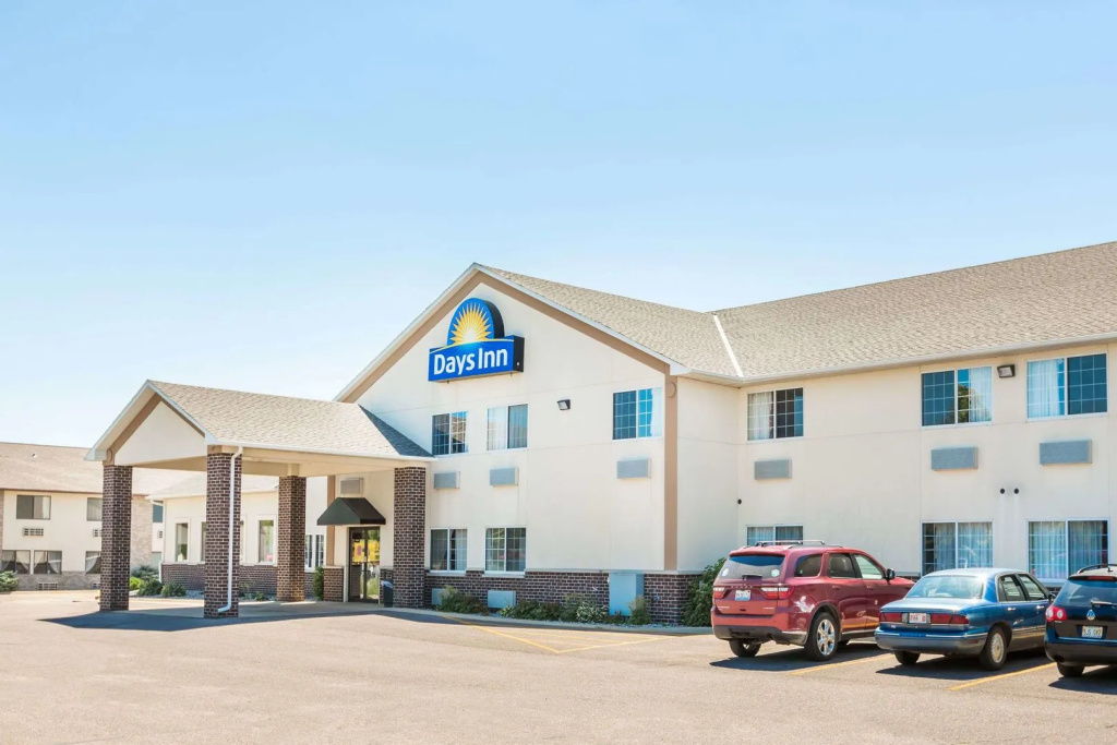 Reston Inn & Suites