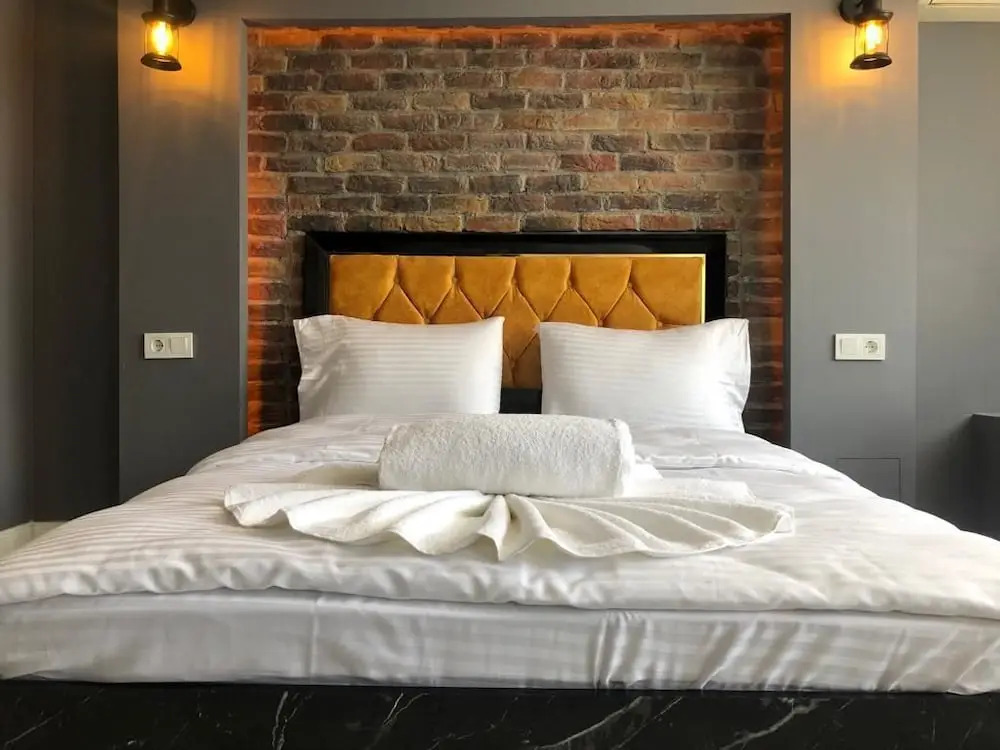 شقه الأحلام بمنطقة شيشلى ثلاث غرف وصالون