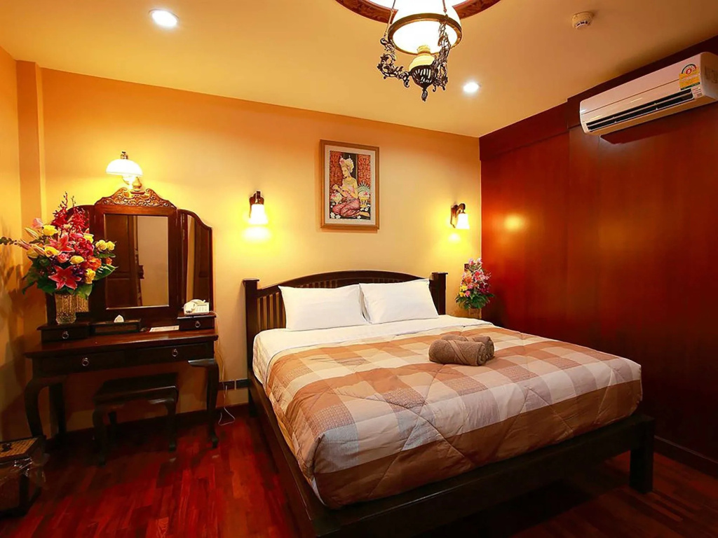 At Chiang Mai Hotel