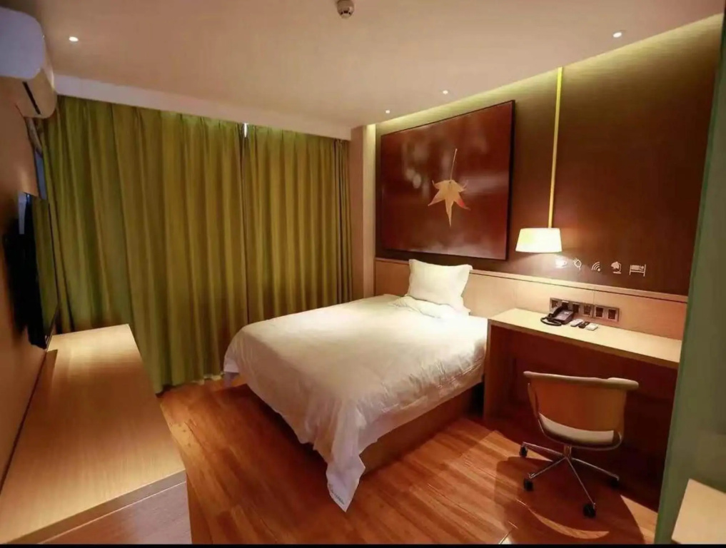 IU Hotel·Jiayuguan People's  Shopping Mall