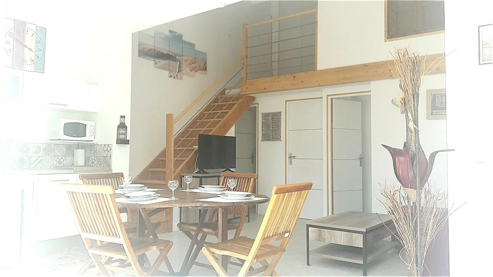 House With 2 Bedrooms in Narbonne, With Enclosed Garden - 250 m From t