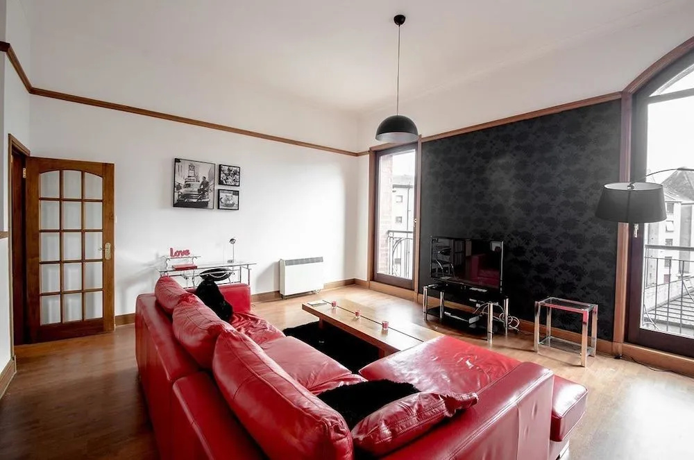 Orange Apartments - 13 Bastille
