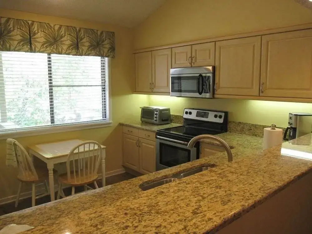 Richmond Park Three-bedroom Apartment 11-D