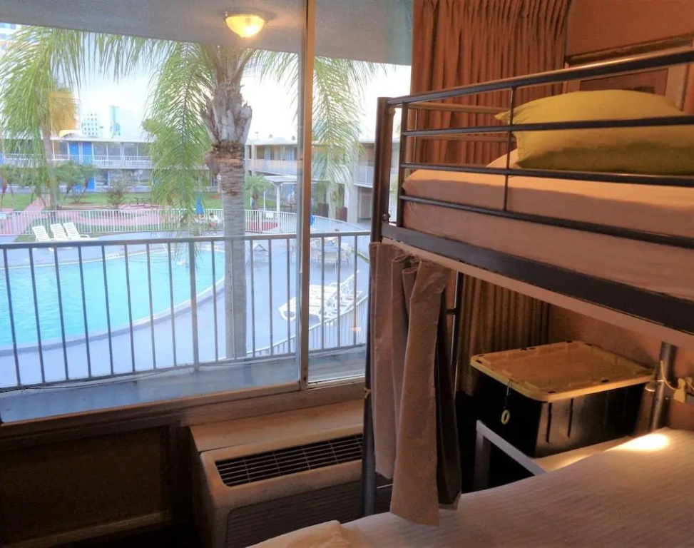 BHostels International Drive North