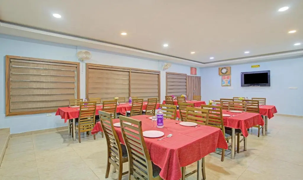 Itsy Hotels Sidhartha Residency