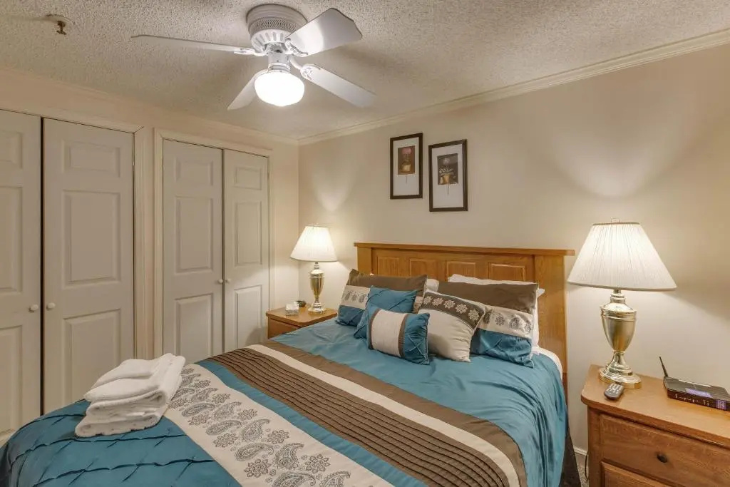 Stroll to Slopes, Village Area, Ski in-out MtLodge 237