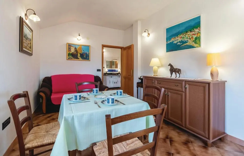Stunning Home in Preko With 3 Bedrooms and Wifi