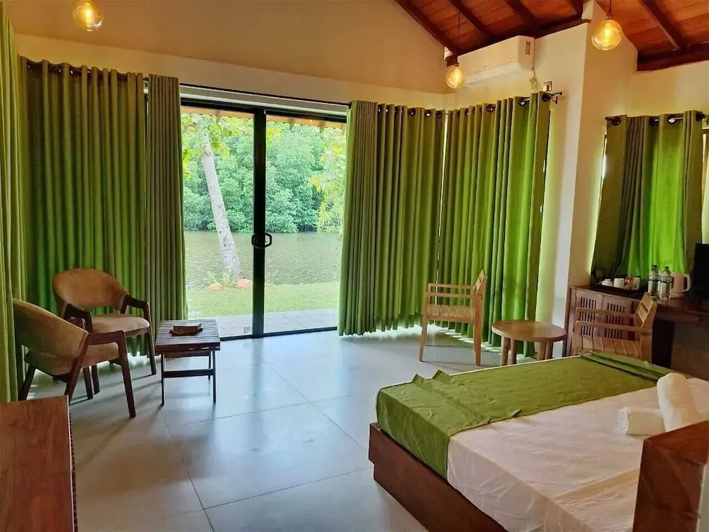 River Shades Hotel