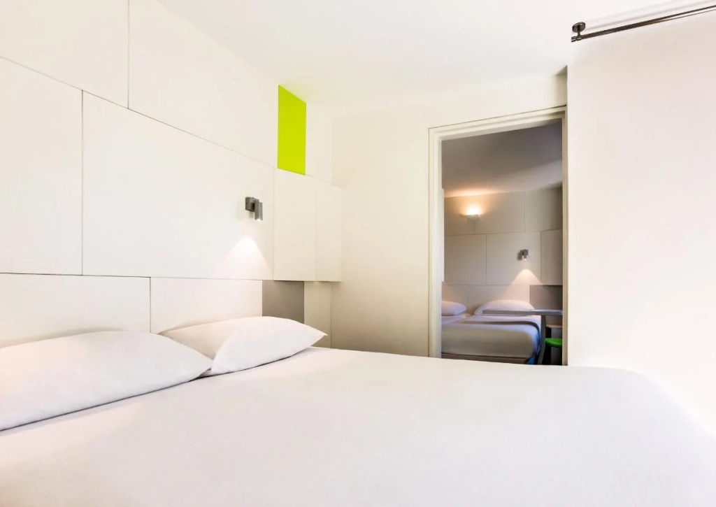 Yilong Anyun Hotel (Suzhou ShiQuan Road Nanmen Subway Station)