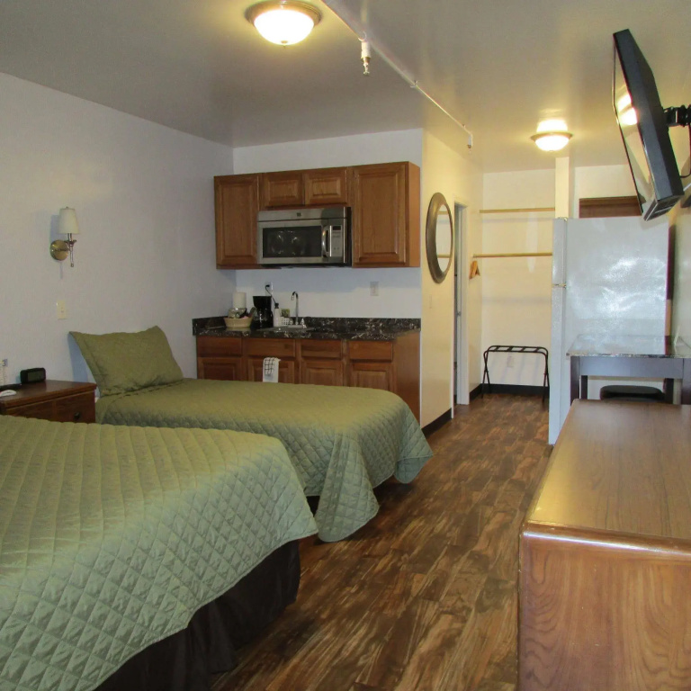 Creekwood Inn