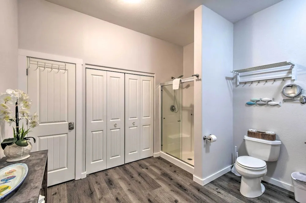 Dog-friendly Canalfront Condo in Ocean Shores
