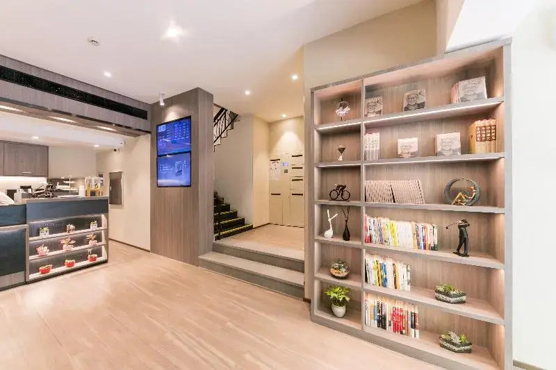 Hanting Hotel (Shanghai Zhongshan Park Metro Stat)