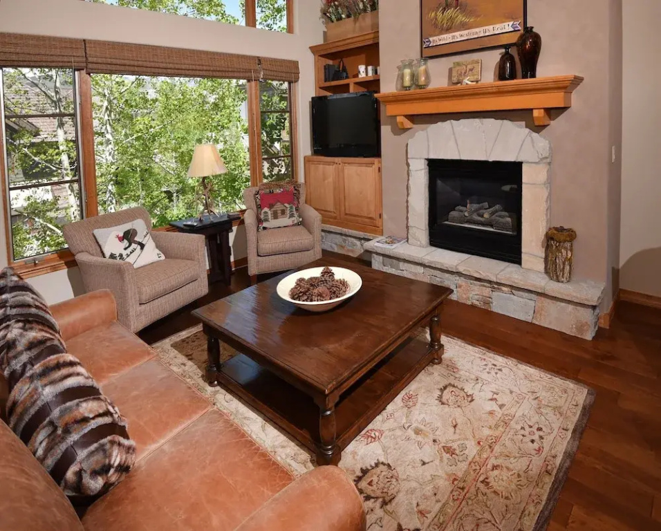 Aspenwood Lodge #304 2 Bedroom Condo by RedAwning