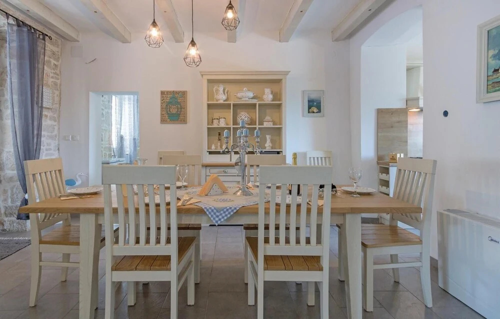 Gorgeous Home In Peruski With Wifi