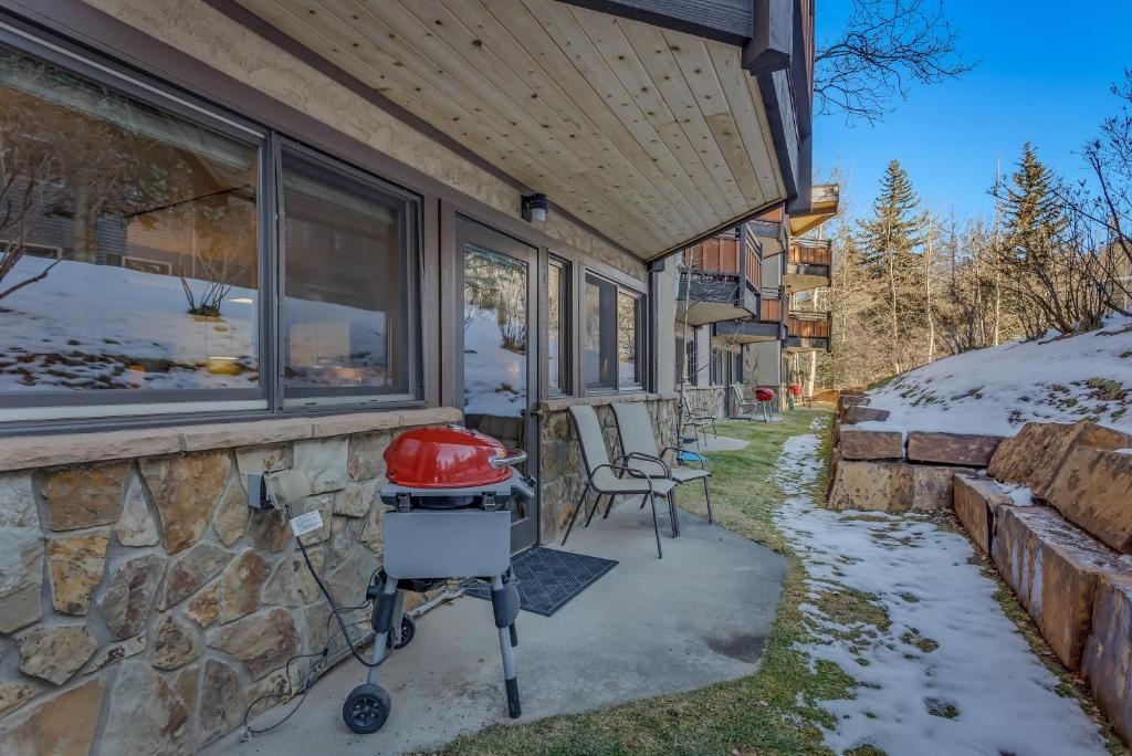 Laurelwood Condominiums 402