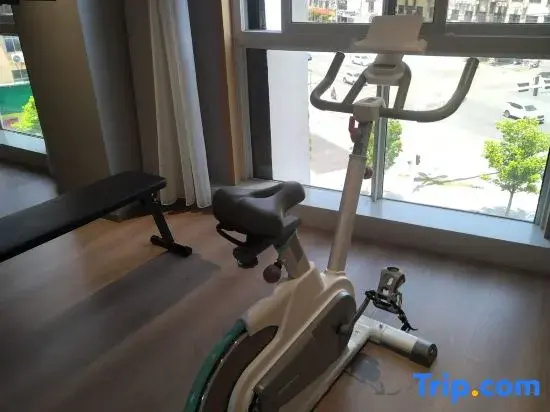 Homeinn Plus Hotel (Xianning Yinquan Avenue Tonghui Plaza)